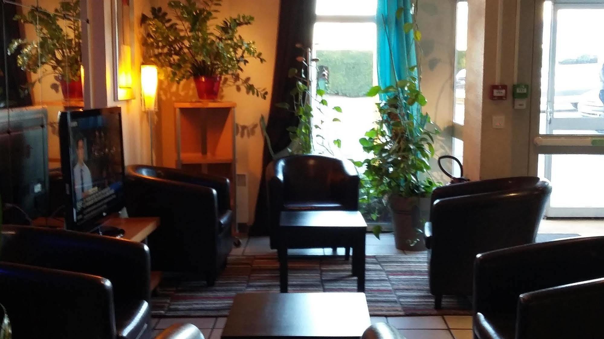 Ibis Budget Chilly-Mazarin Les Champarts Екстериор снимка