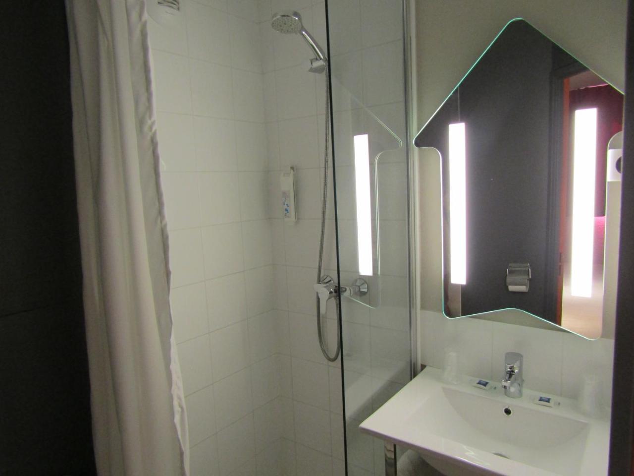Ibis Budget Chilly-Mazarin Les Champarts Екстериор снимка